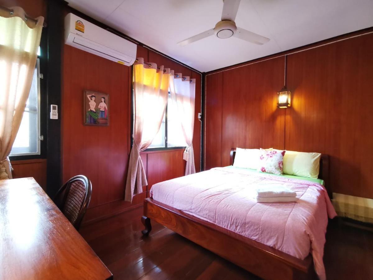 TAVEE Guesthouse Bangkok Extérieur photo